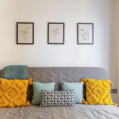 Natural Light Center Pad